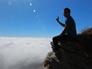 50 Il cielo è blu sopra le nuvole